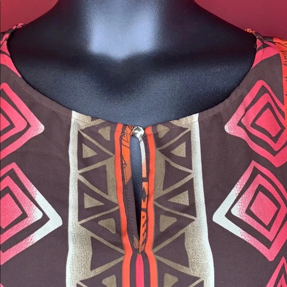 Vince Camuto Women’s Geometric Print Top Size M - Picture 7 of 9